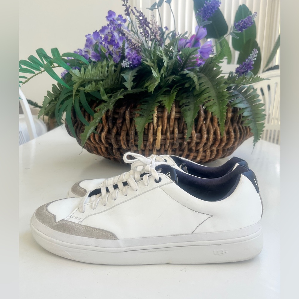 UGG South Bay Leather Sneakers Suede Detail White Size 11 1108959 Navy lining